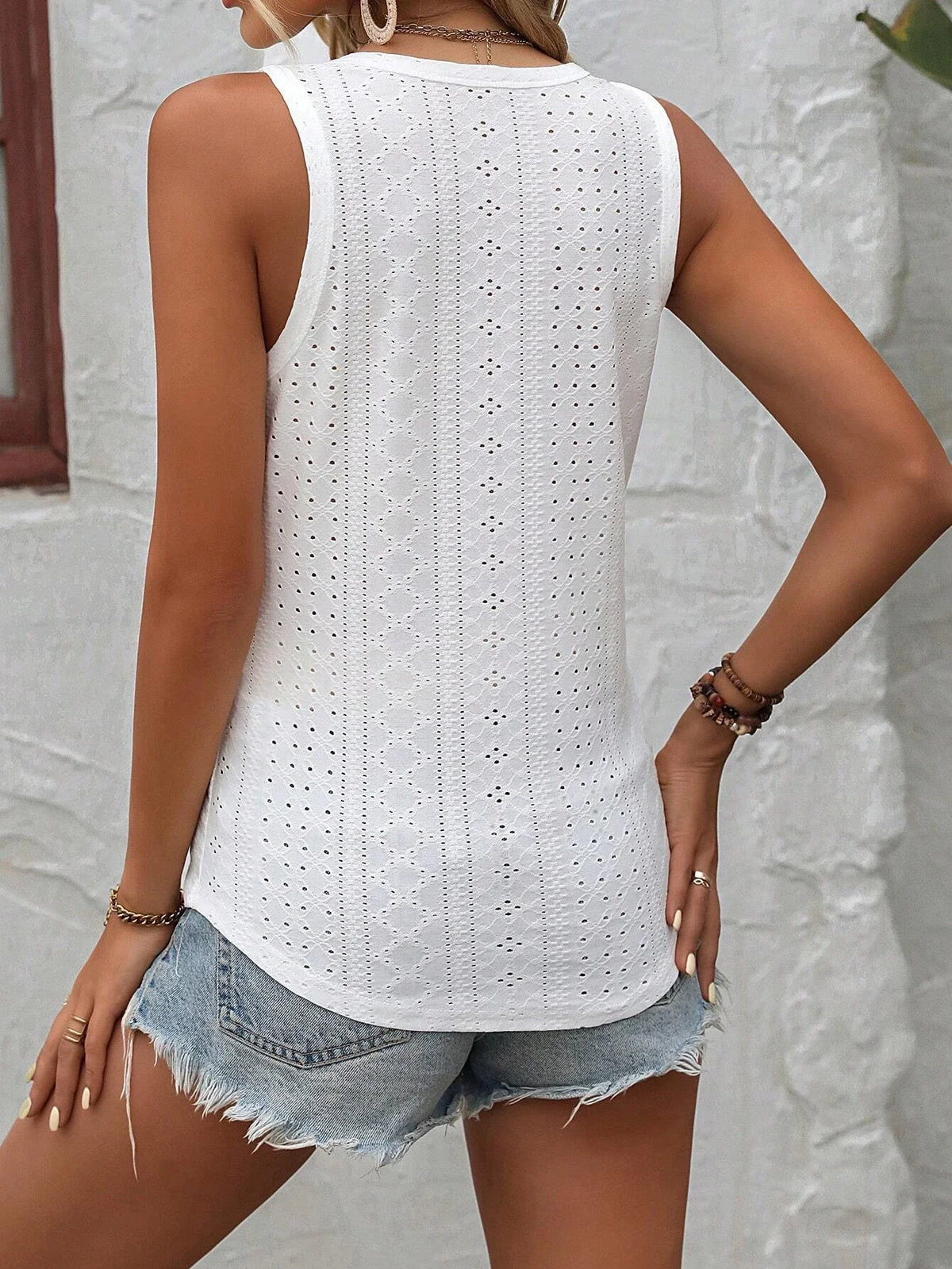 Eyelet Tank